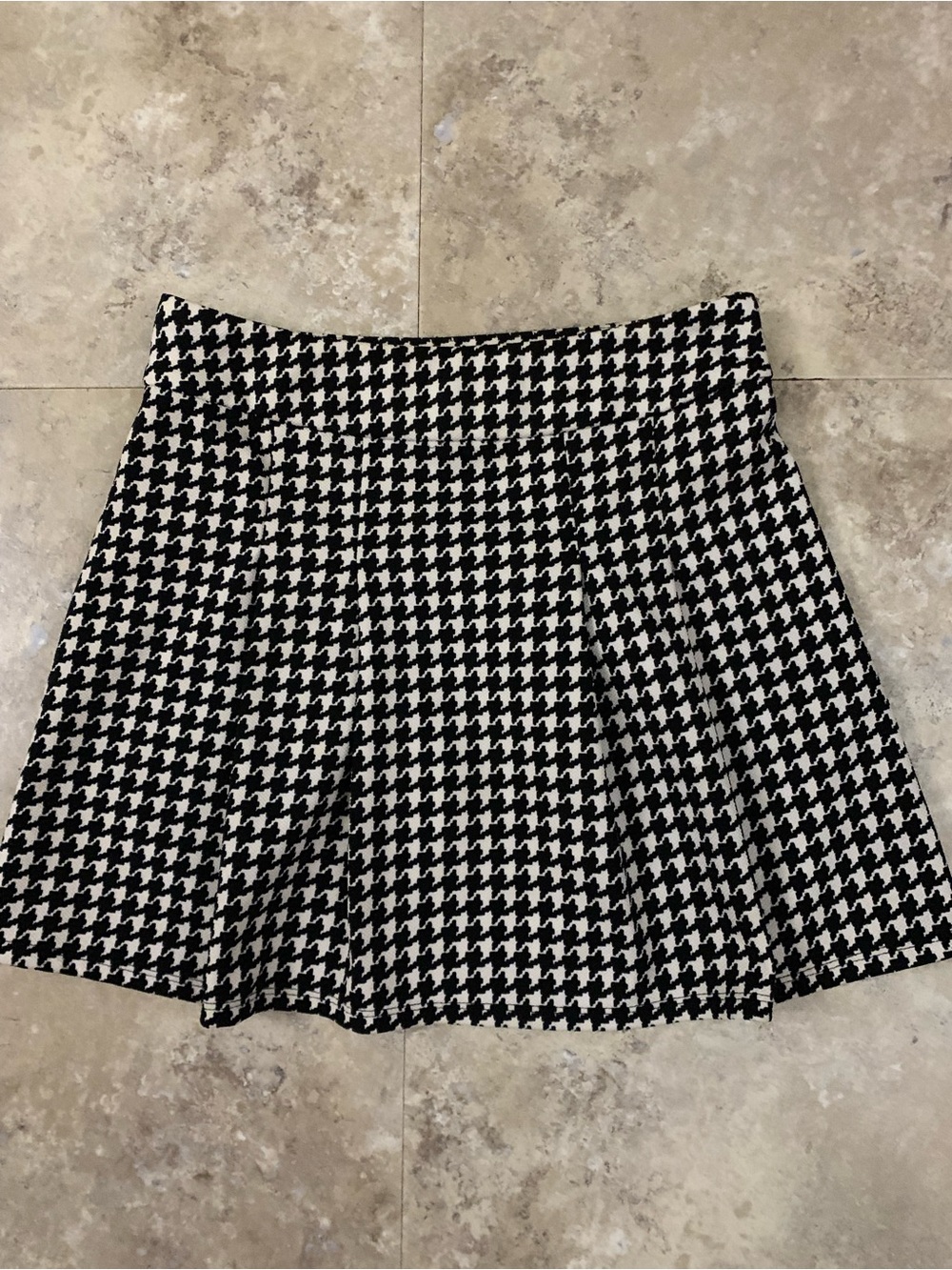 Forever 21 Black and White Houndstooth Skater Skirt